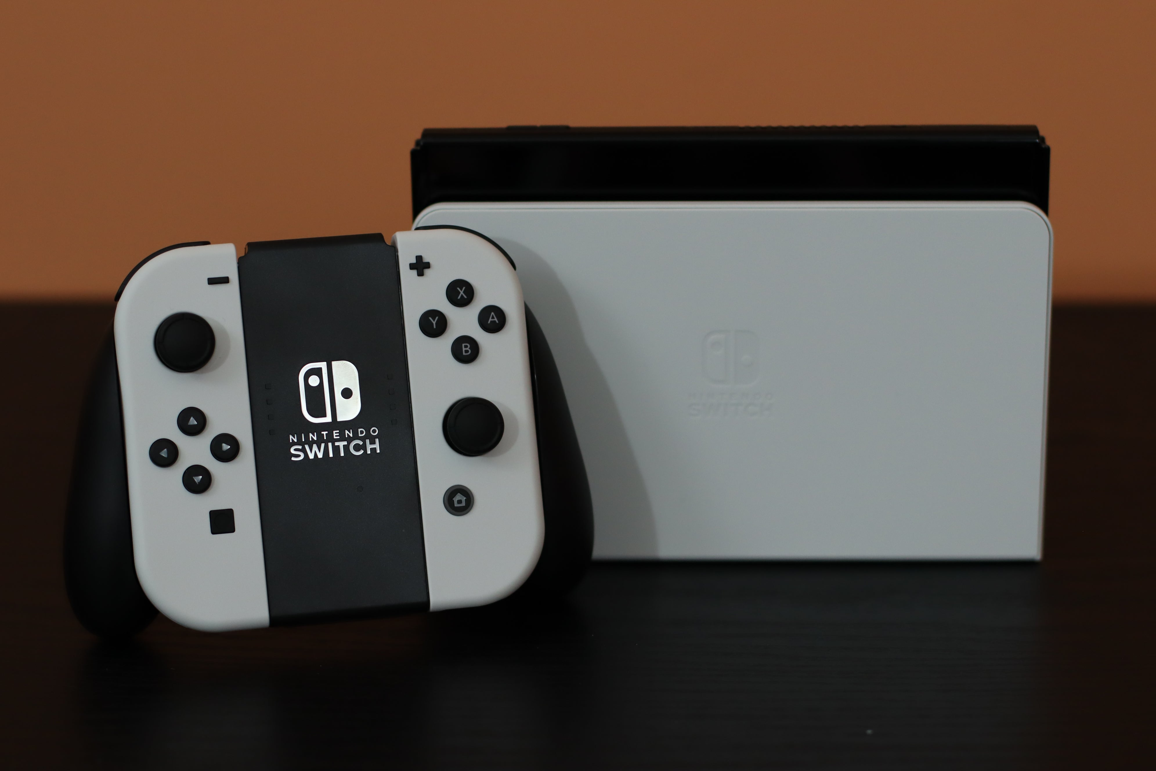 连续播放: Nintendo Switch (OLED Model)