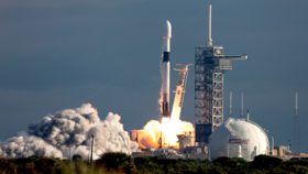 一枚废弃 SpaceX 火箭即将与月球相撞 (新闻 科技)
